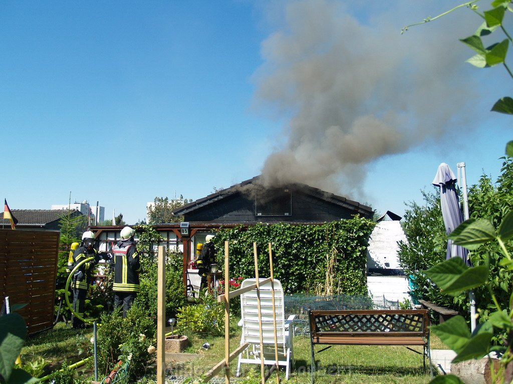 Gartenlaube in Vollbrand Koeln Poll Im Gremberger Waeldchen P094.JPG